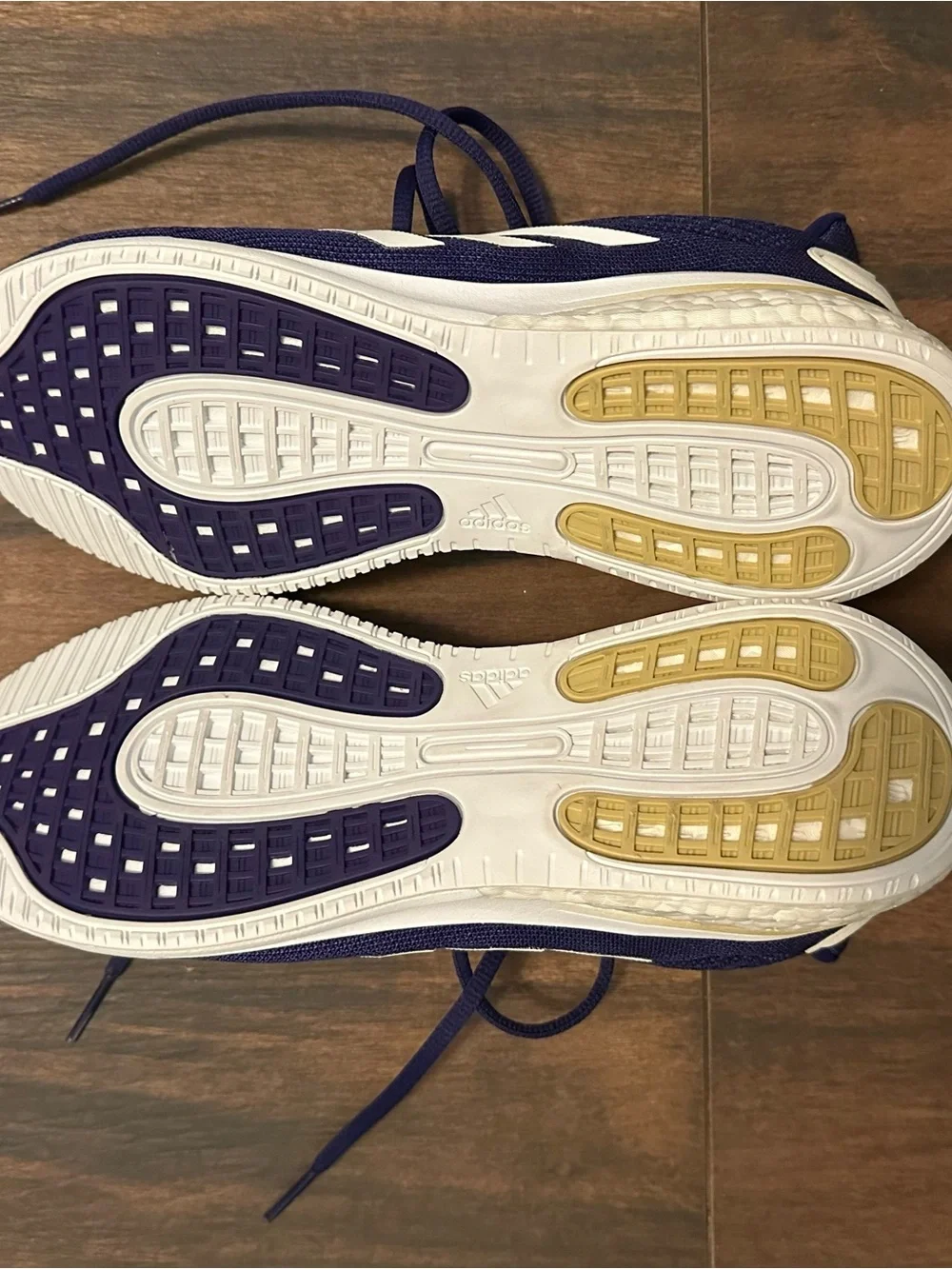 New without box Adidas Supernova Washington Huskies shoe